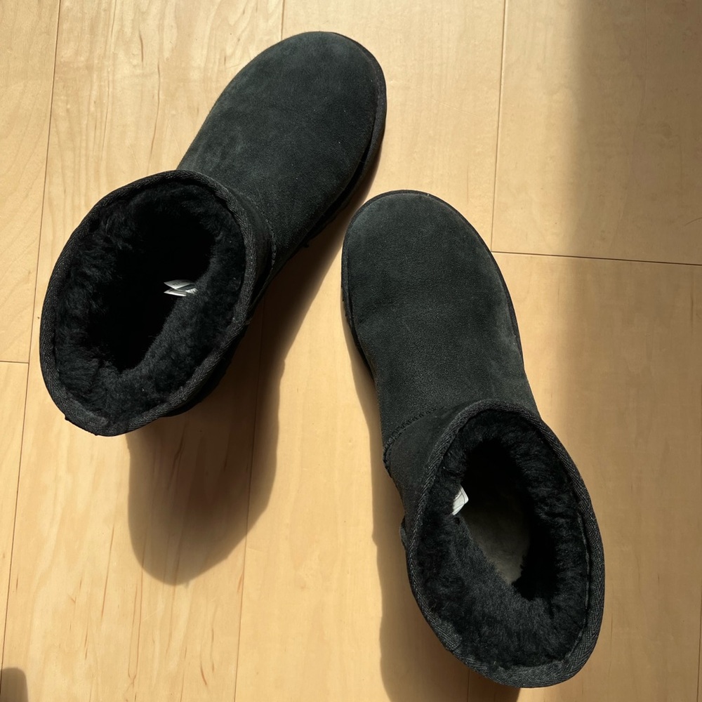 Ugg Classic Mini in black - size 10